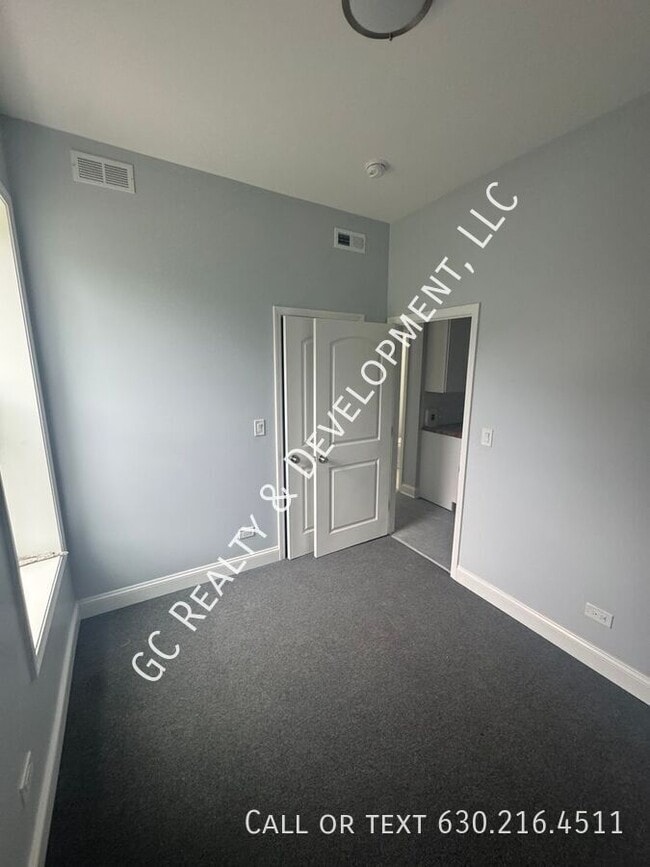 Building Photo - 6433 S Vernon Ave
