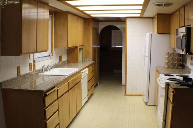 Foto del edificio - 408 Whitworth Ave S
