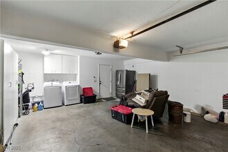 Building Photo - 3280 Dayflower St