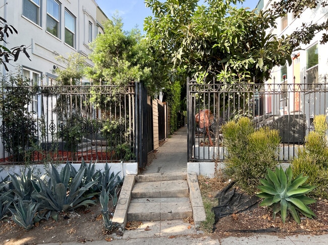 Building Photo - 234 Columbia Pl