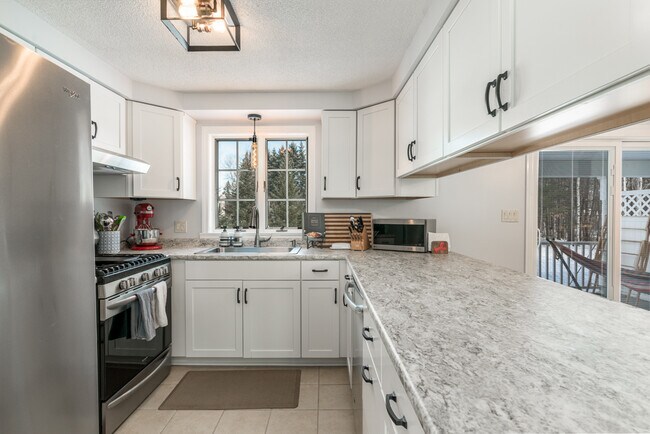 Kitchen - 4 Skampa Dr
