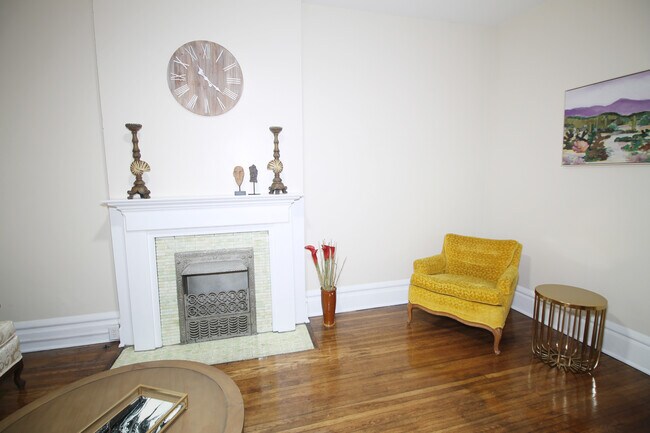 Foto del edificio - 1372 Neil Ave