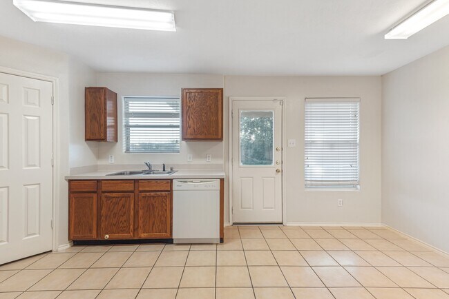 Foto del edificio - 2911 Katy Briar Ln