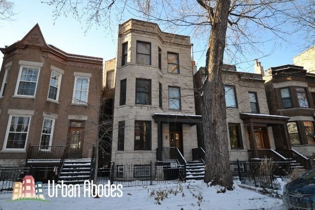 Primary Photo - 3838 N Kenmore Ave