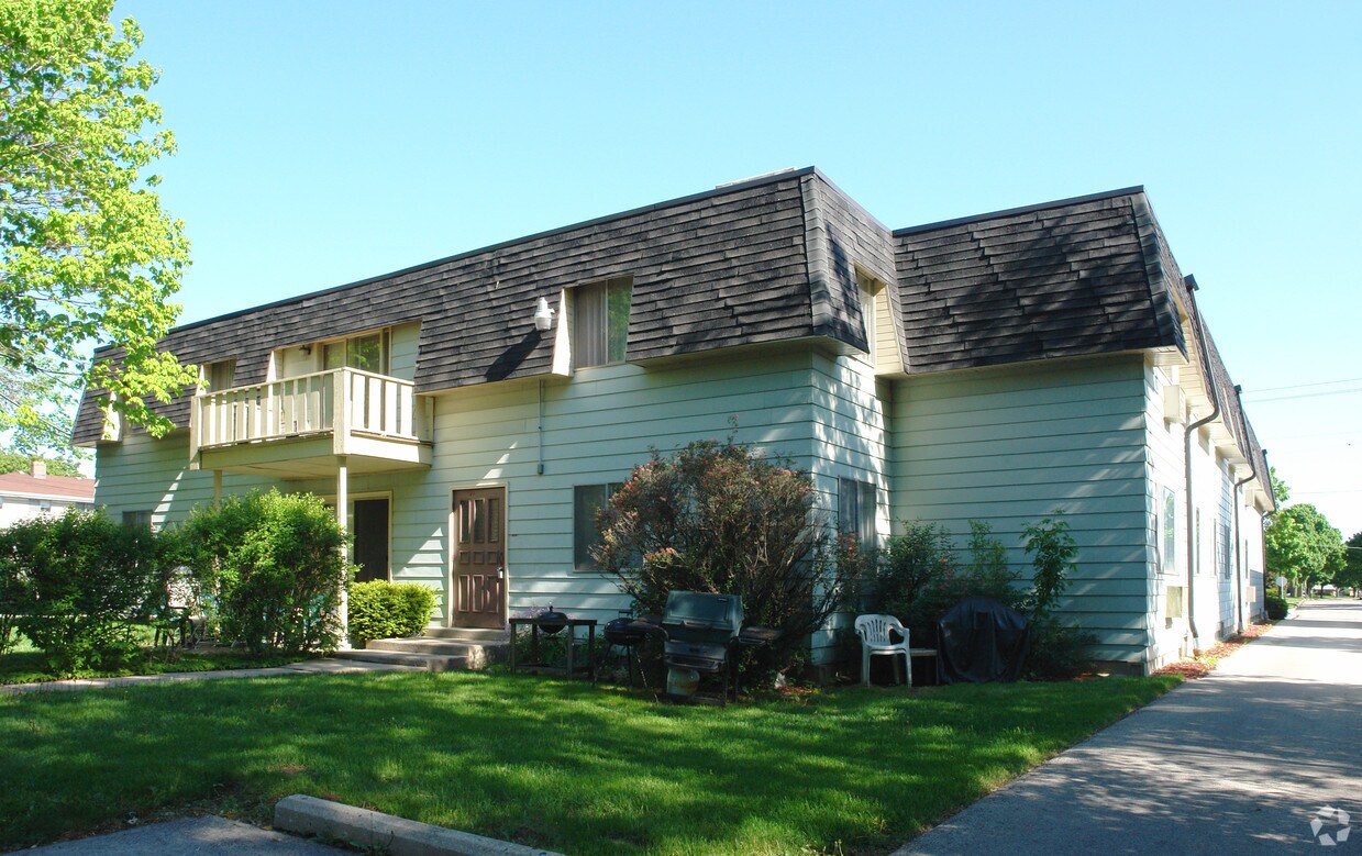 8307 W Oklahoma Ave, Milwaukee, WI 53219 Apartments in Milwaukee, WI