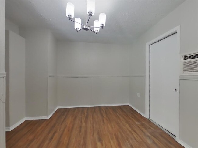 Building Photo - 15811 Kenbriar Dr