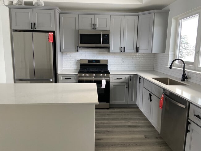 Kitchen - 1704 W Lincoln St