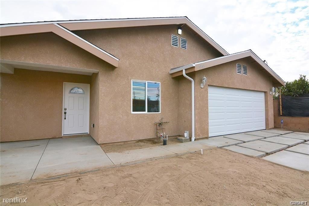 Primary Photo - 4 br, 2 bath House - 9333 Tamarack Ave