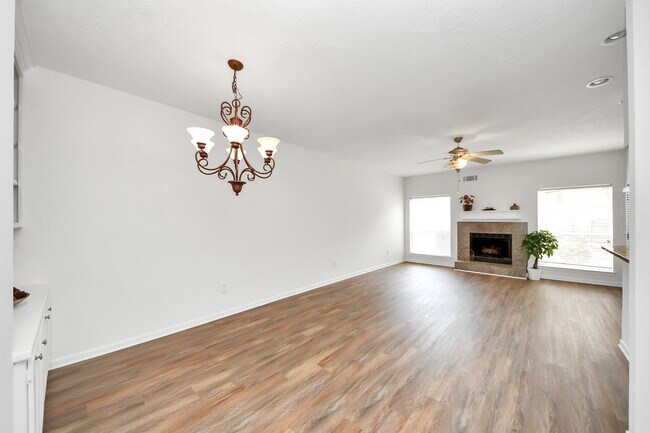 Building Photo - 5515 Strack Rd