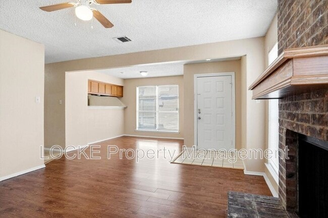 Foto del edificio - 2408 Summer Pl Dr