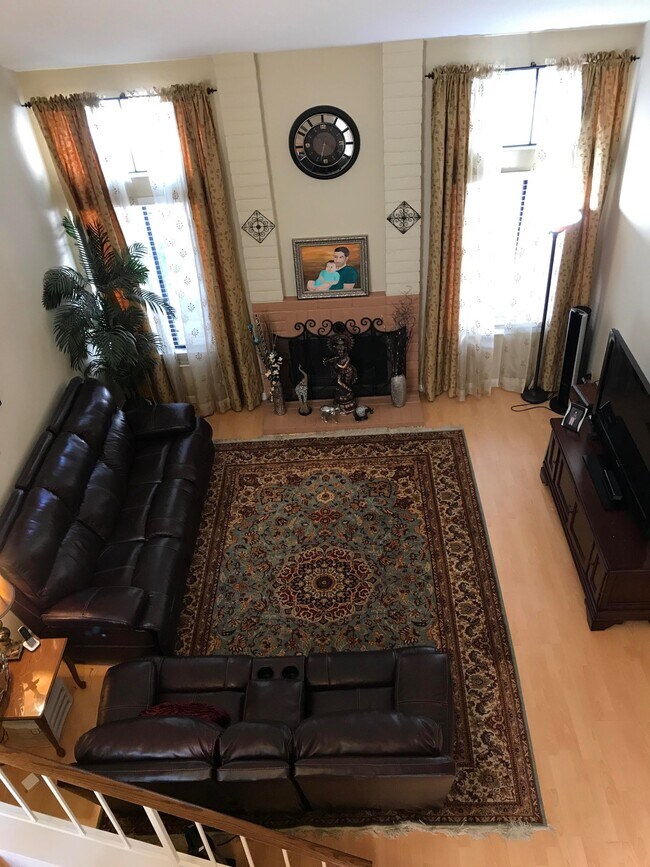 Living room with high ce - 41413 Timber Creek Ter