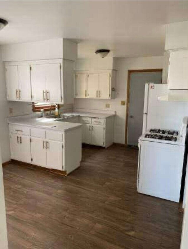 Foto principal - 10437 W Silver Spring Dr