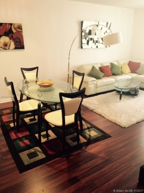 Foto principal - 2775 NE 187th St