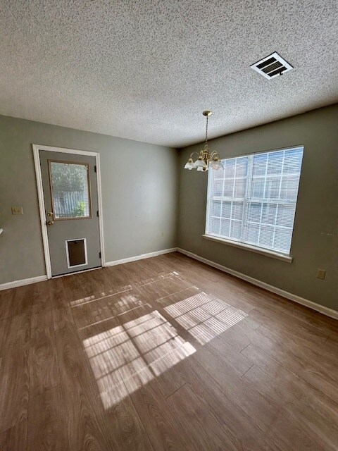 Foto del edificio - 3818 Pondside Cir