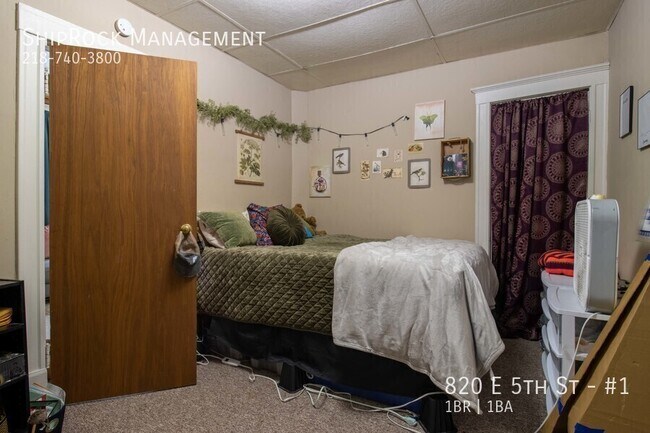 Foto del edificio - 820 E 5th St