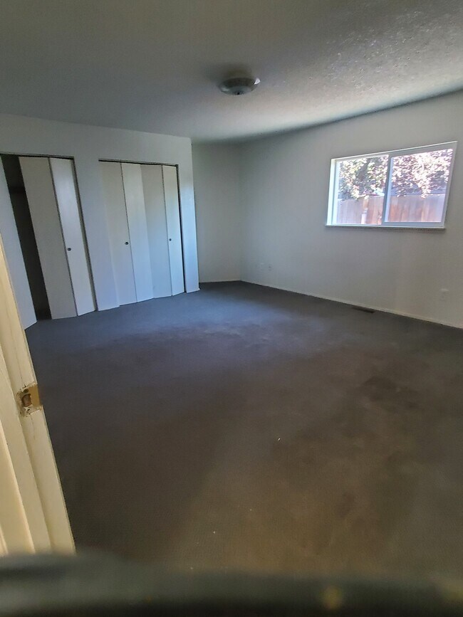 Building Photo - 1309 S 16th Ave