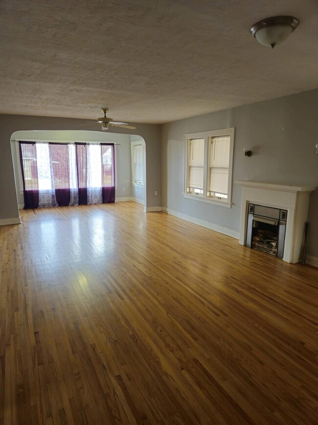 Building Photo - 1104 5th Ave S