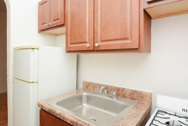 Foto del edificio - 2536 N Sawyer Ave