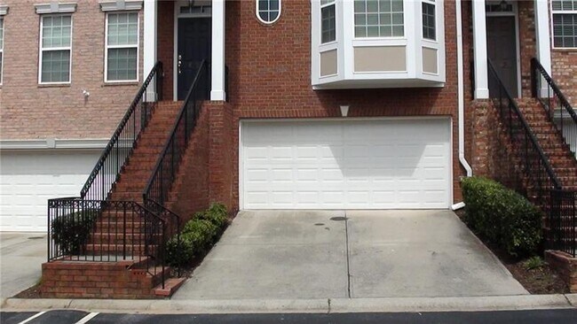 Foto del edificio - 6121 Joybrook Rd
