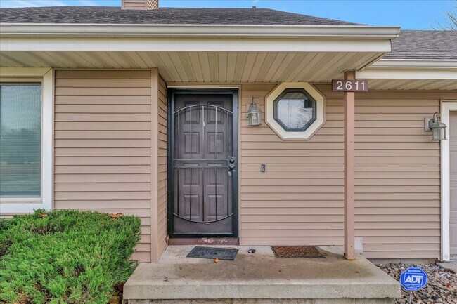 Building Photo - 4 bedroom, 2 bath home - Available August
