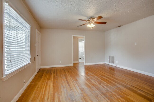 Building Photo - Pre-Leasing for July!