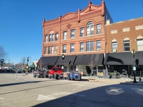 Building Photo - 601 Monroe Ave