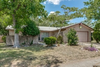 Building Photo - 8707 Thatch Dr