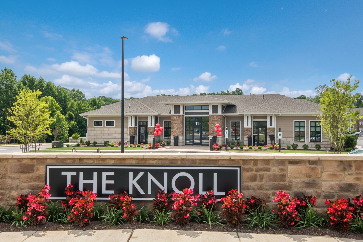 Foto principal - The Knoll at Stone View Apartments