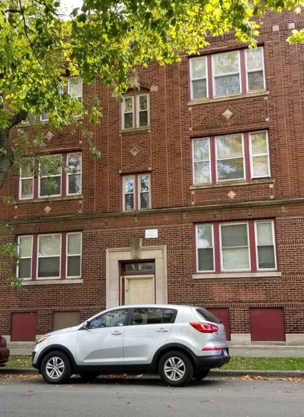 Primary Photo - 715 W 57th St