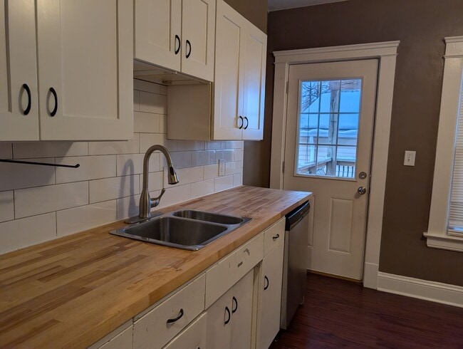 Building Photo - 1560 Coutant Ave