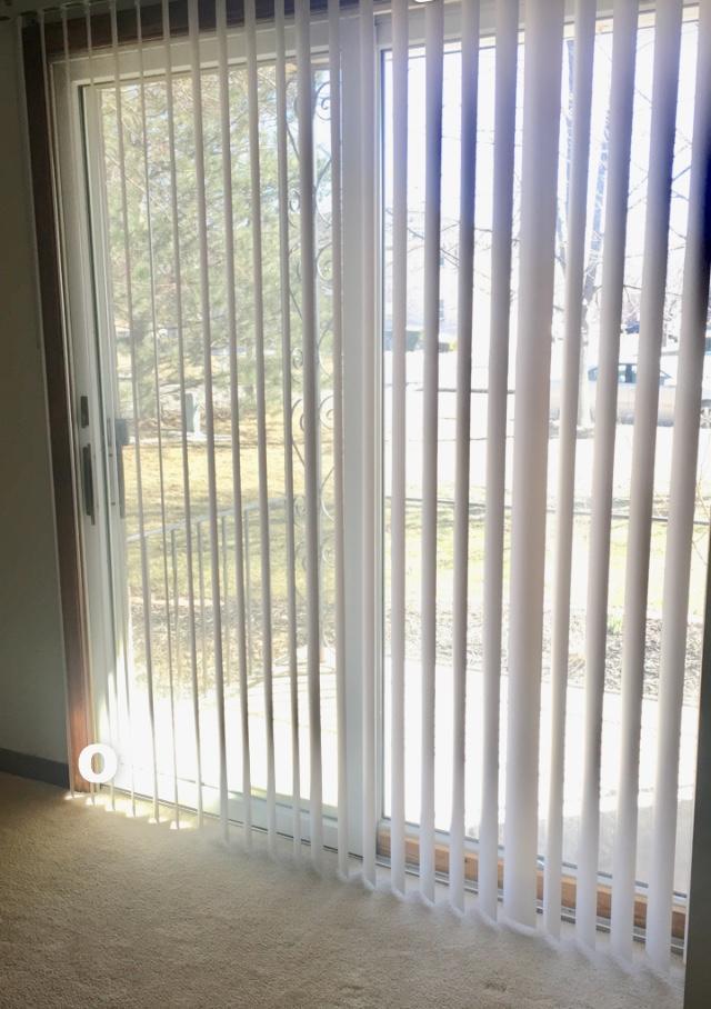 Persianas verticales, persianas para ventanas, barras para cortinas en cada ventana. - 2175 Amy Dr