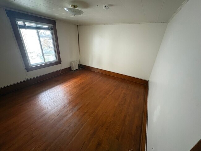 Foto del edificio - 107 W Chestnut St