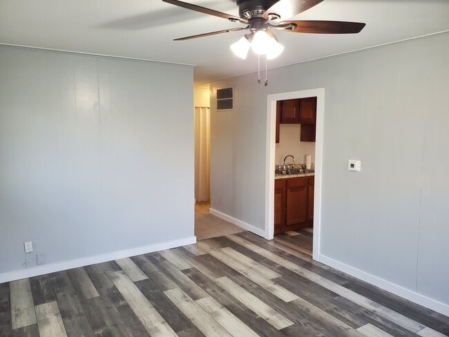 living room - 5144 Rucks Rd
