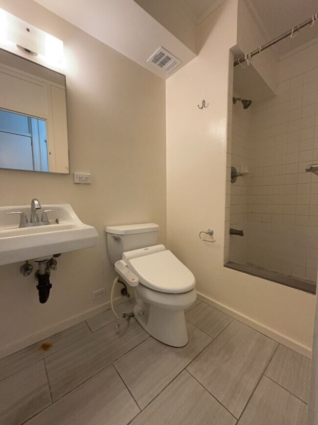 Foto del edificio - 2 bedroom, 1 bath, 1 parking for $1850/month!