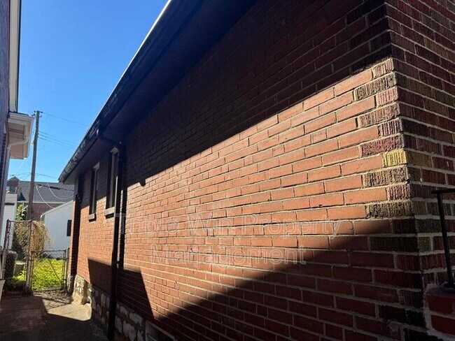 Building Photo - 3704 Taft Ave