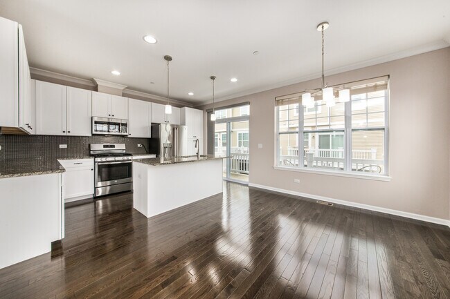 Building Photo - 1202 Elm St
