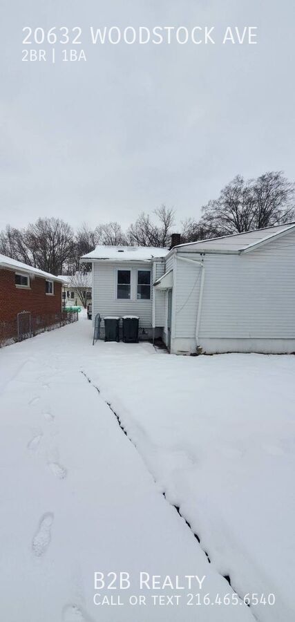 Foto del edificio - 20632 Woodstock Ave