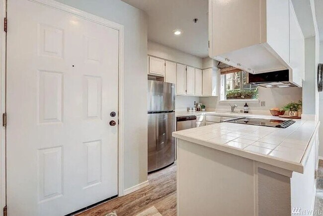 Foto del edificio - Cozy 2bd Bellevue condo