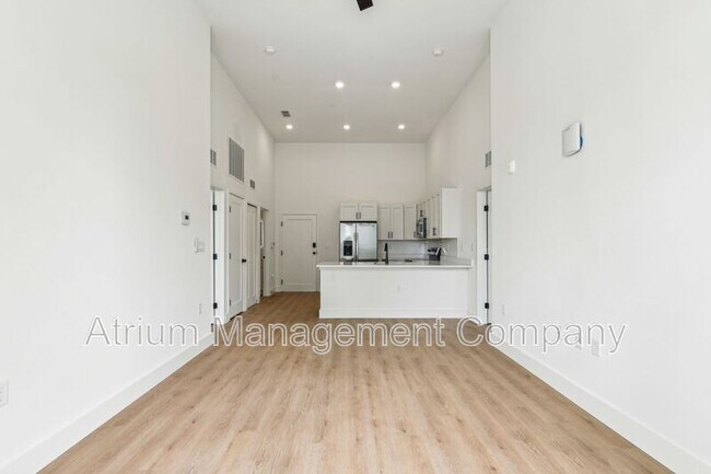 Foto del edificio - 221 S Bumby Ave