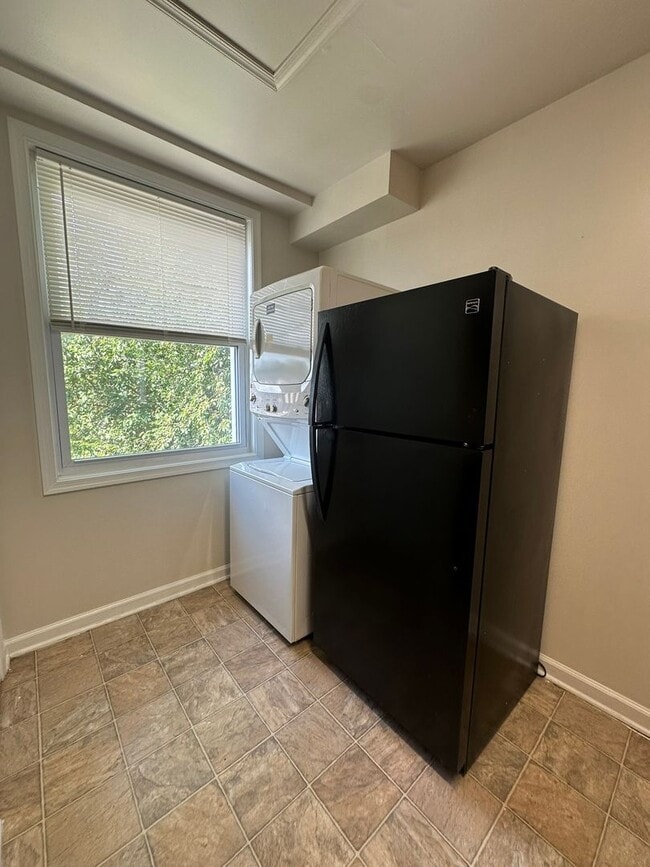 Building Photo - 3616 Elmley Ave