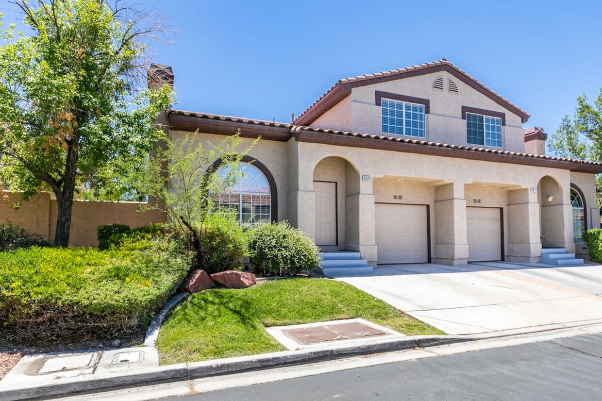 Primary Photo - Amazing !! 2 Bedroom 2.5 Bathroom Townhous...