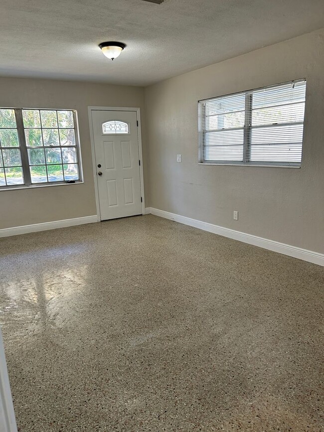 Foto del edificio - Single Family Home for Rent in Tampa