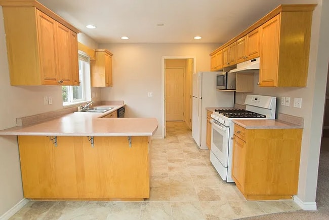 Building Photo - 3 Bedroom 2.5 bath Cordata/Meridian Area