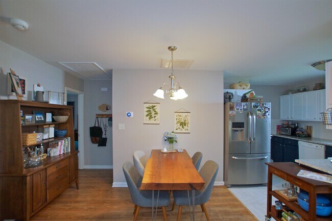 Foto del edificio - 716 McGill Pl