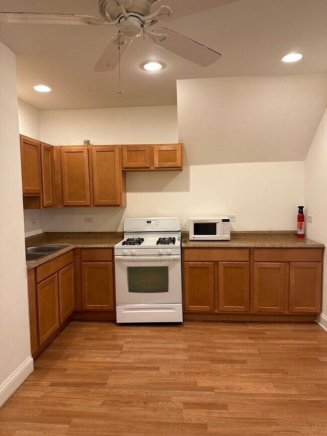 Foto del edificio - 1503 W 112th Pl