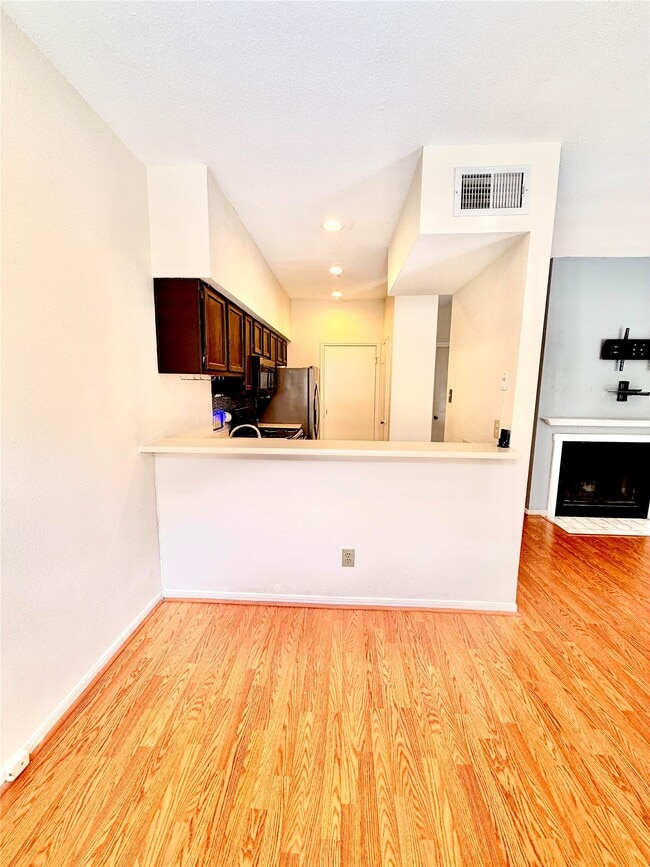 Building Photo - 2121 El Paseo St