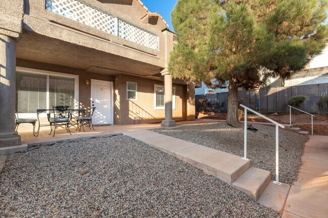 Foto del edificio - 2 Bed Townhome