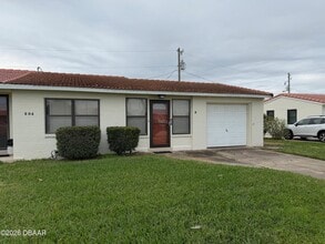 Building Photo - 604 Robin Rd