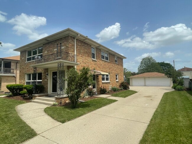 Apartments for Rent with Extra Storage in Highwood Estates, Milwaukee ... - Spacious High Rise Apartments With Dedicated Storage