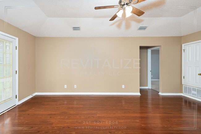 Building Photo - Stunning 4 Bed 2 Bath Home in West Mobile!
